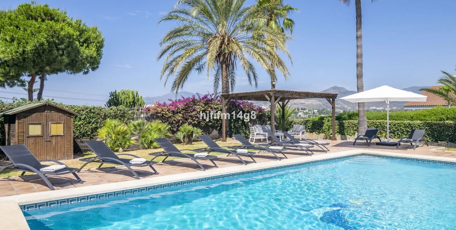 Sale of detached villa in San Pedro de Alcántara 2