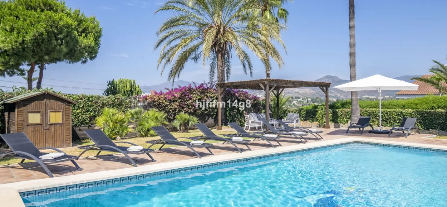 Sale of detached villa in San Pedro de Alcántara 1