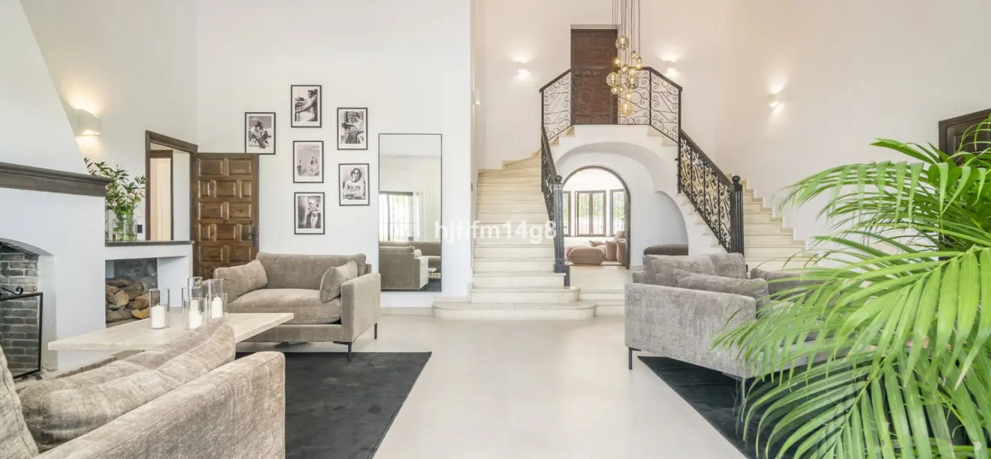 Sale of detached villa in San Pedro de Alcántara 4