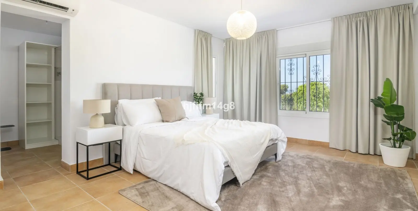 Sale of detached villa in San Pedro de Alcántara 16