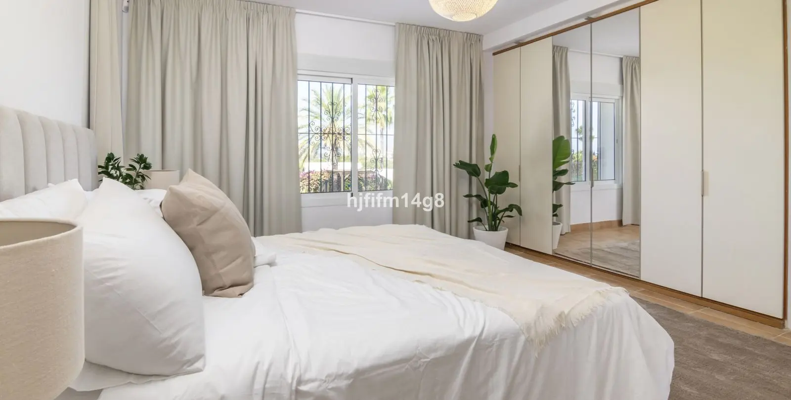 Sale of detached villa in San Pedro de Alcántara 17