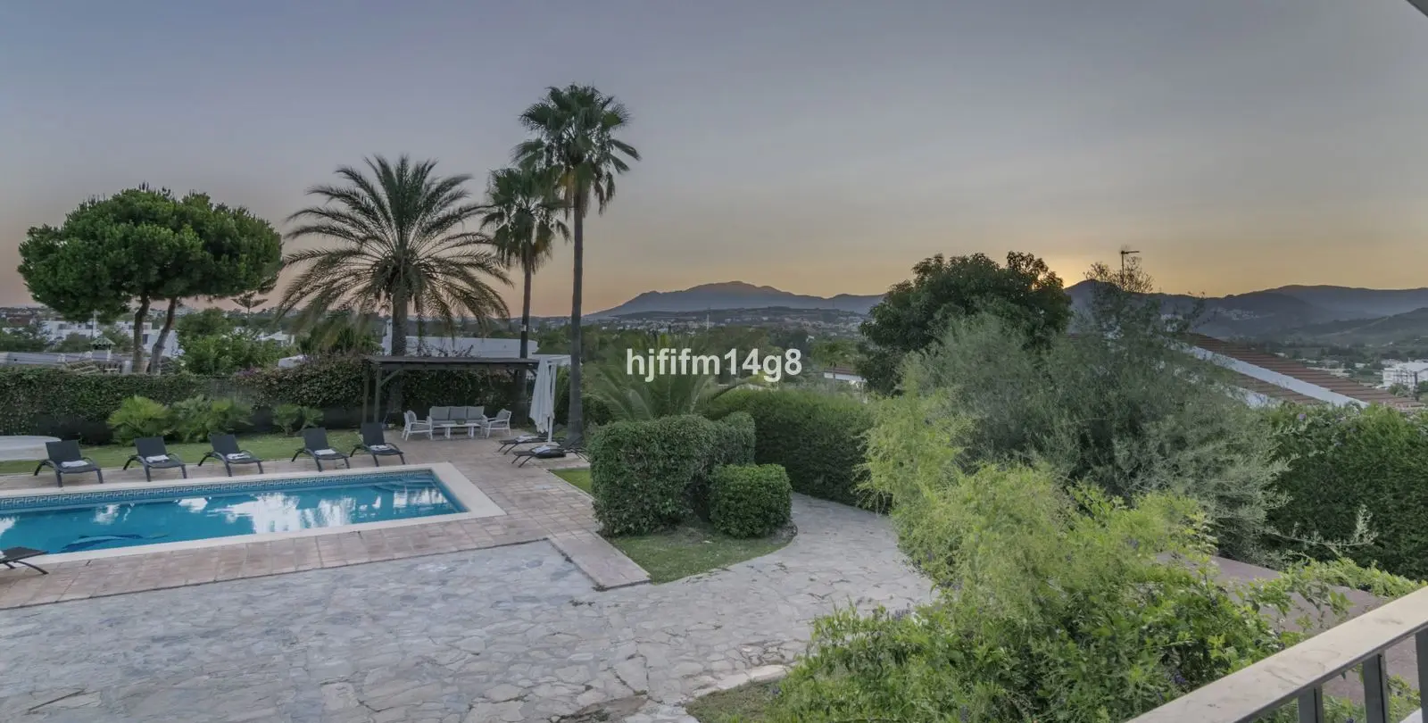 Sale of detached villa in San Pedro de Alcántara 27