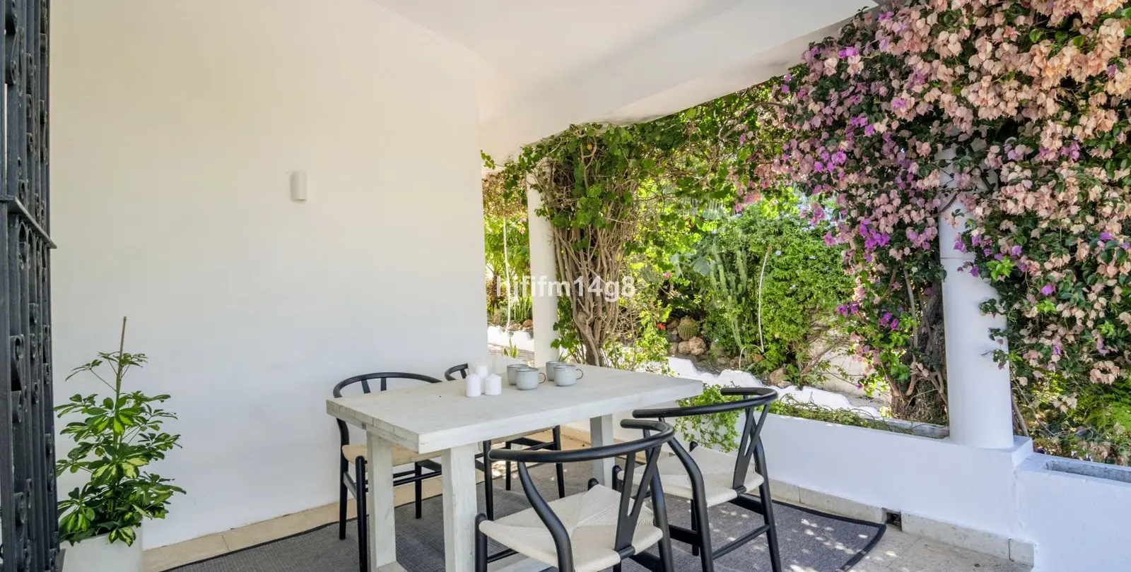 Sale of detached villa in San Pedro de Alcántara 30