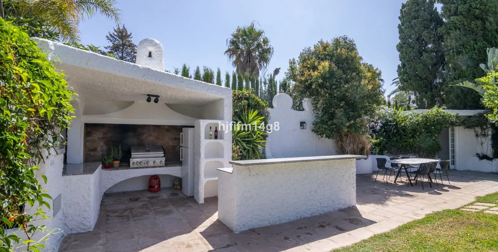 Sale of detached villa in San Pedro de Alcántara 31