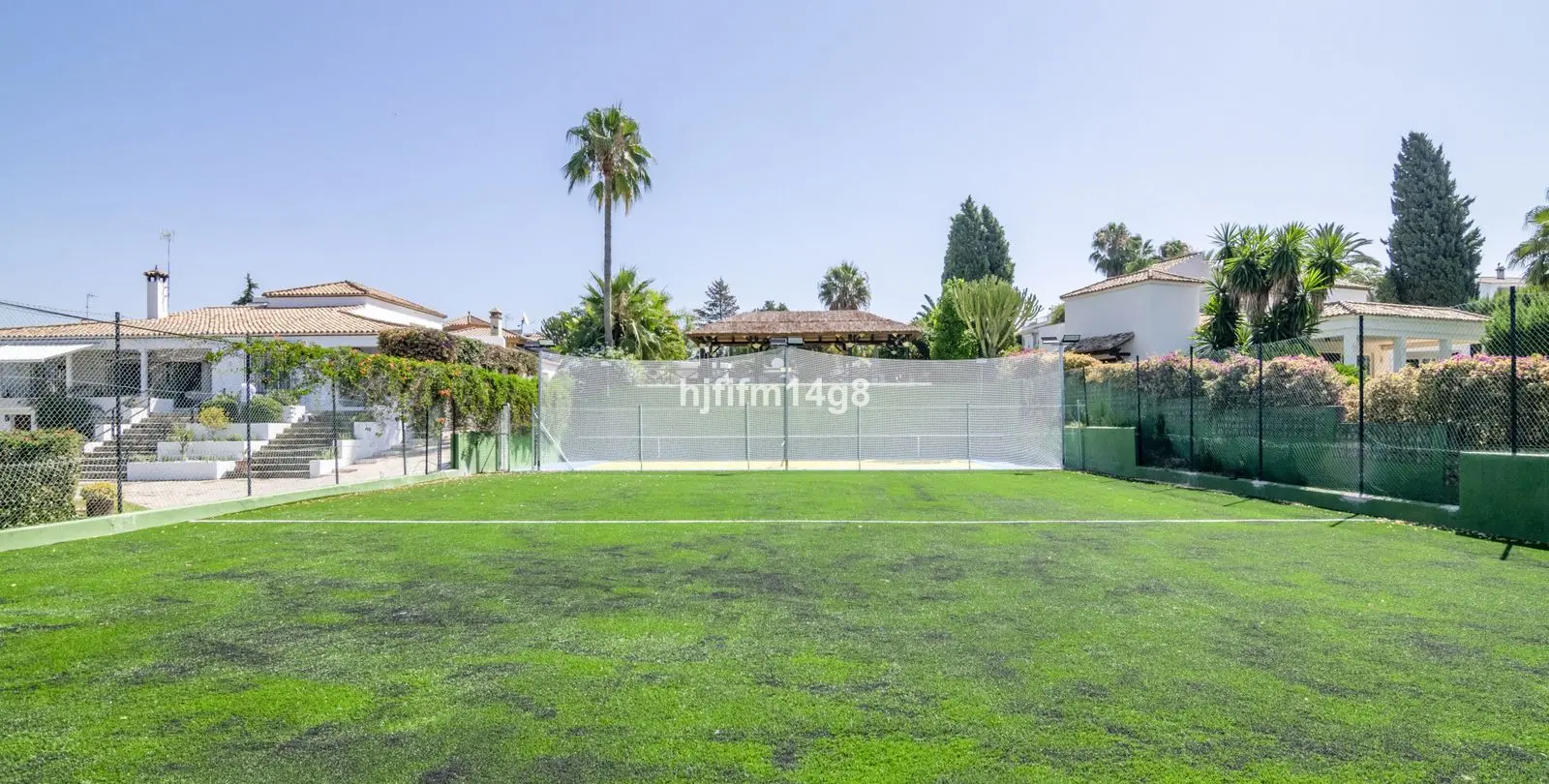 Sale of detached villa in San Pedro de Alcántara 35