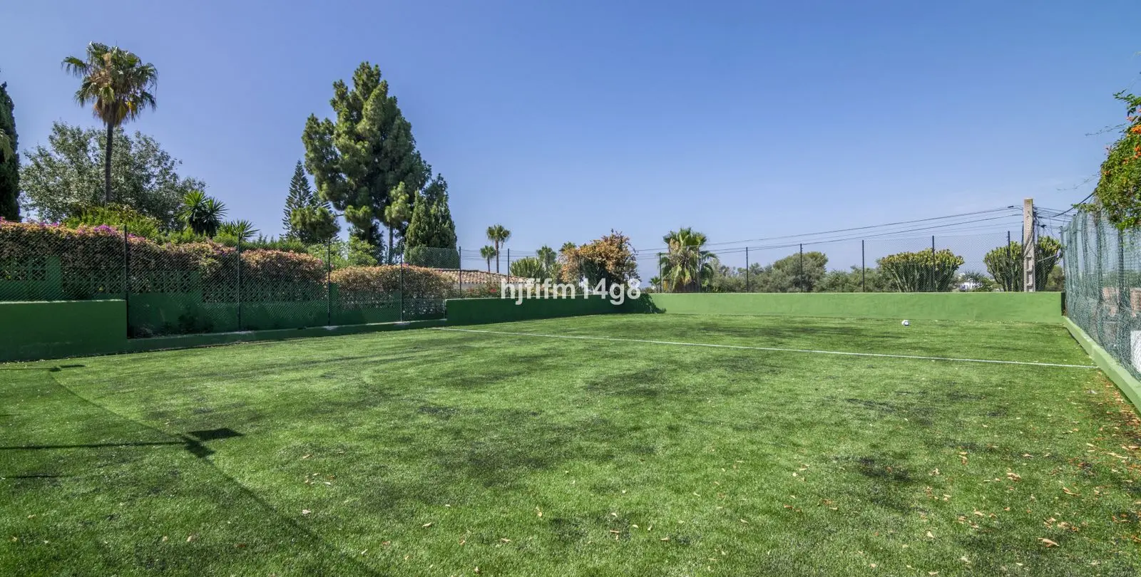 Sale of detached villa in San Pedro de Alcántara 36