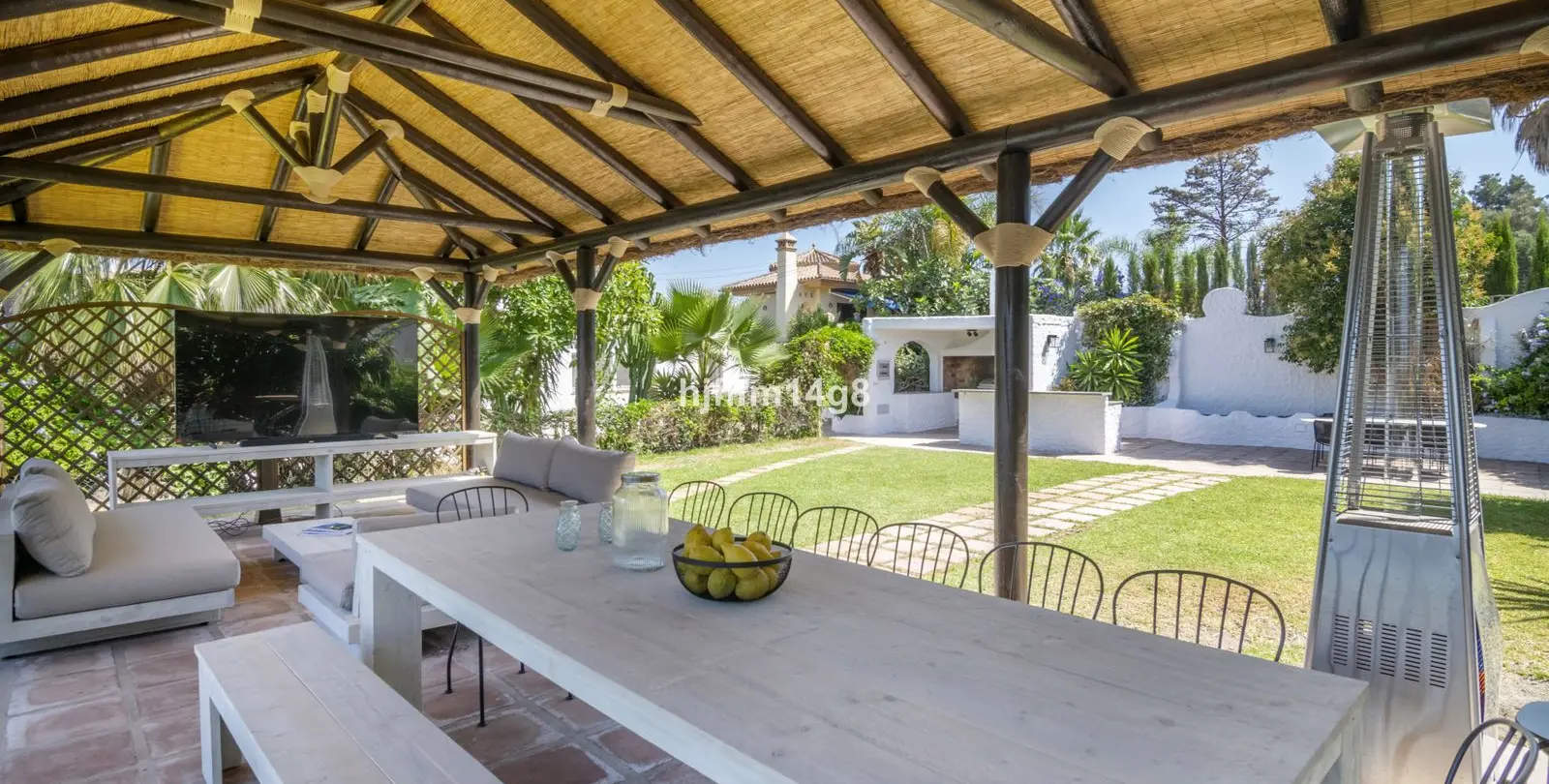 Sale of detached villa in San Pedro de Alcántara 37