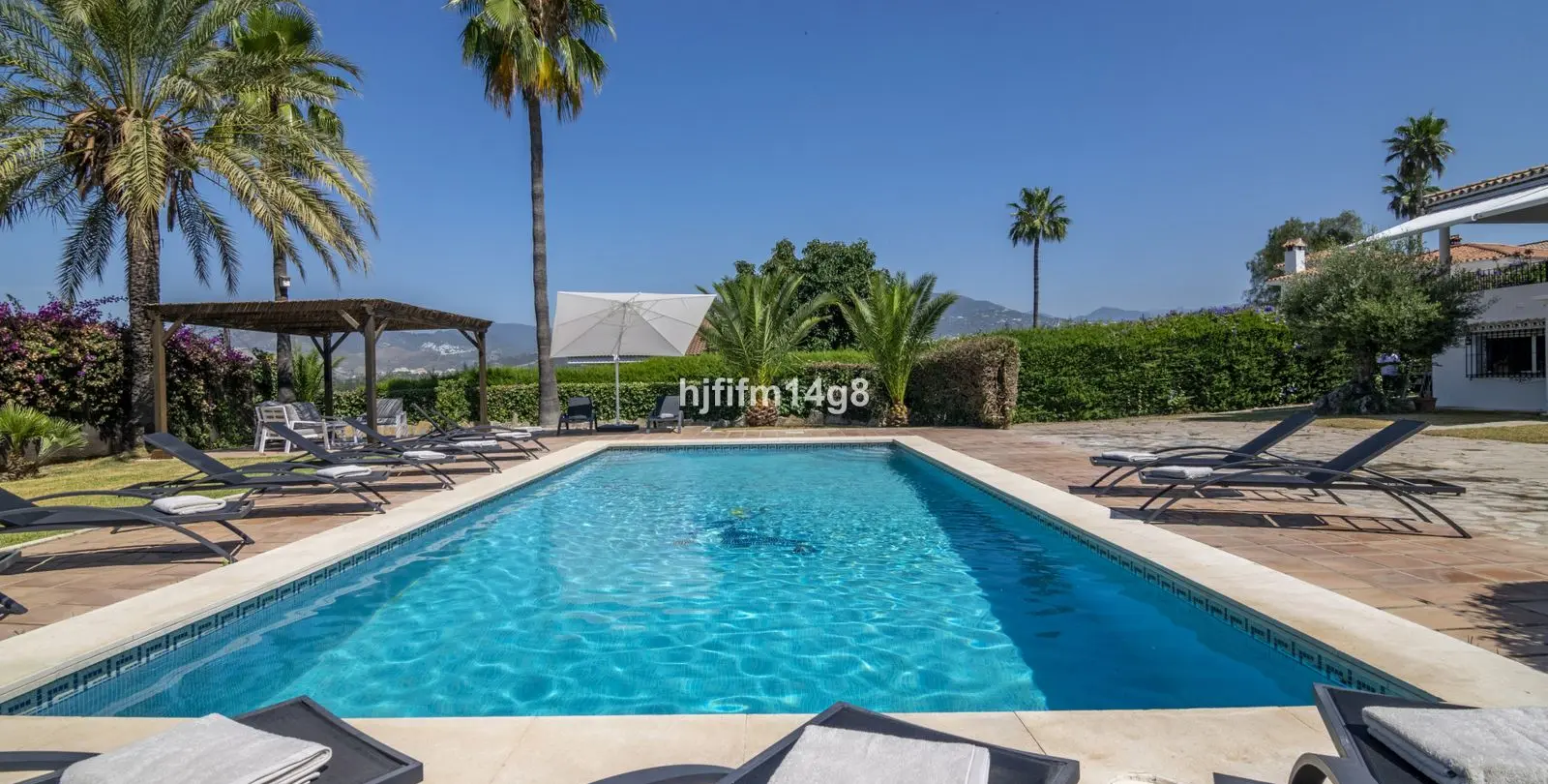 Sale of detached villa in San Pedro de Alcántara 41