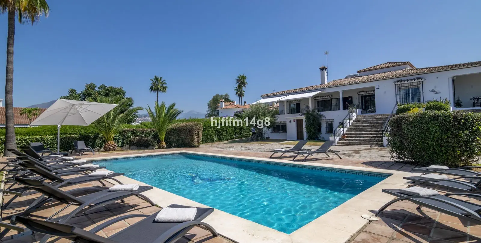 Sale of detached villa in San Pedro de Alcántara 42