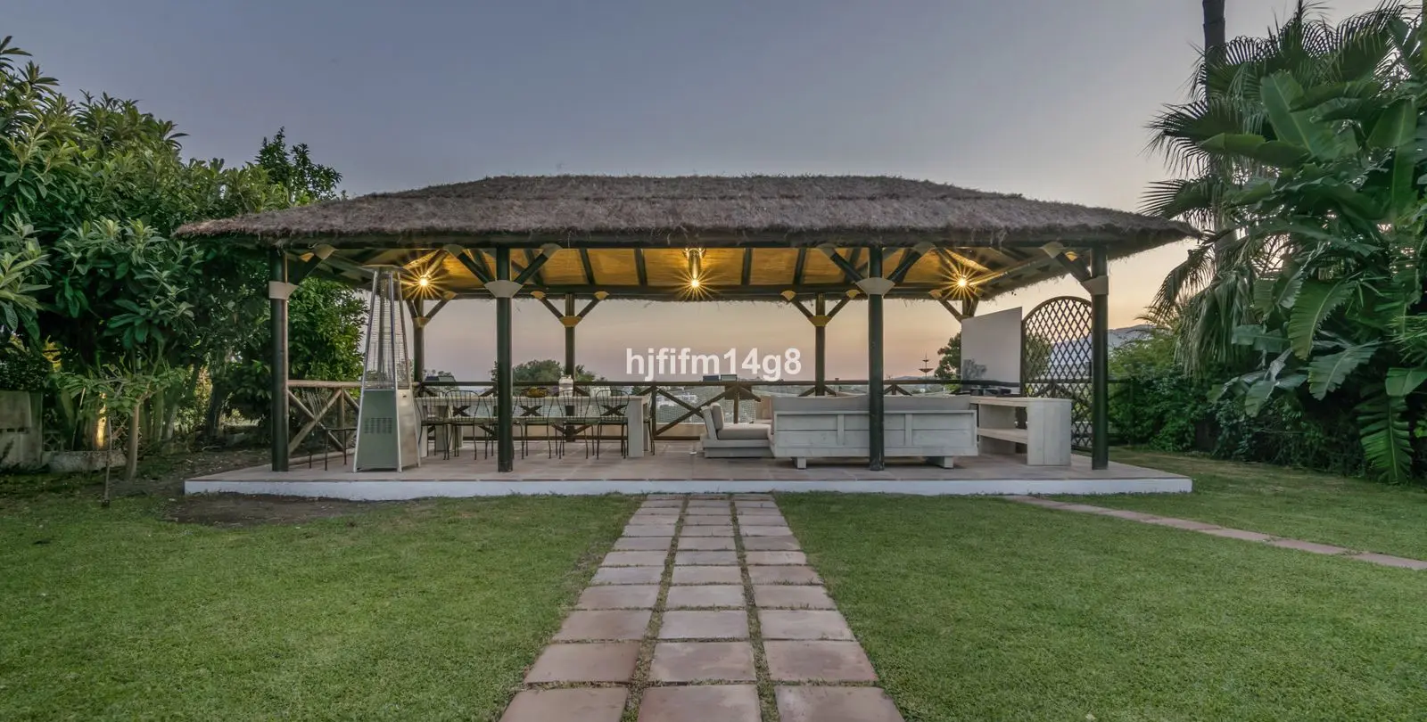 Sale of detached villa in San Pedro de Alcántara 43