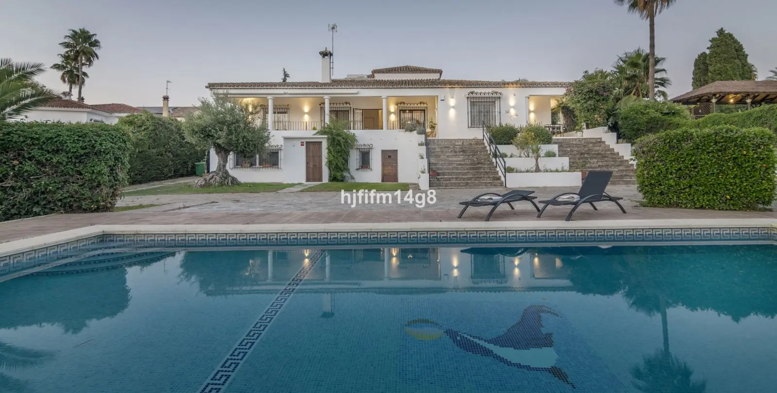 Sale of detached villa in San Pedro de Alcántara 44