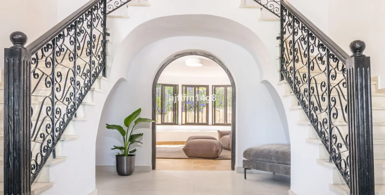 Sale of detached villa in San Pedro de Alcántara 46