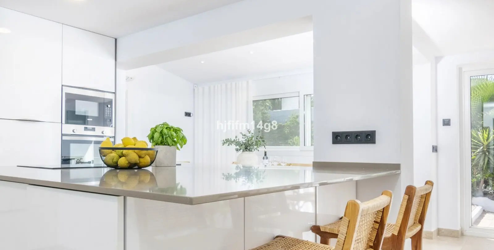 Sale of detached villa in San Pedro de Alcántara 48