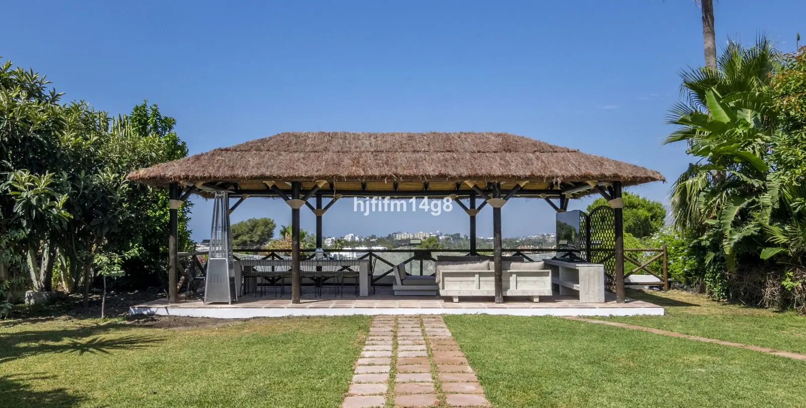 Sale of detached villa in San Pedro de Alcántara 51