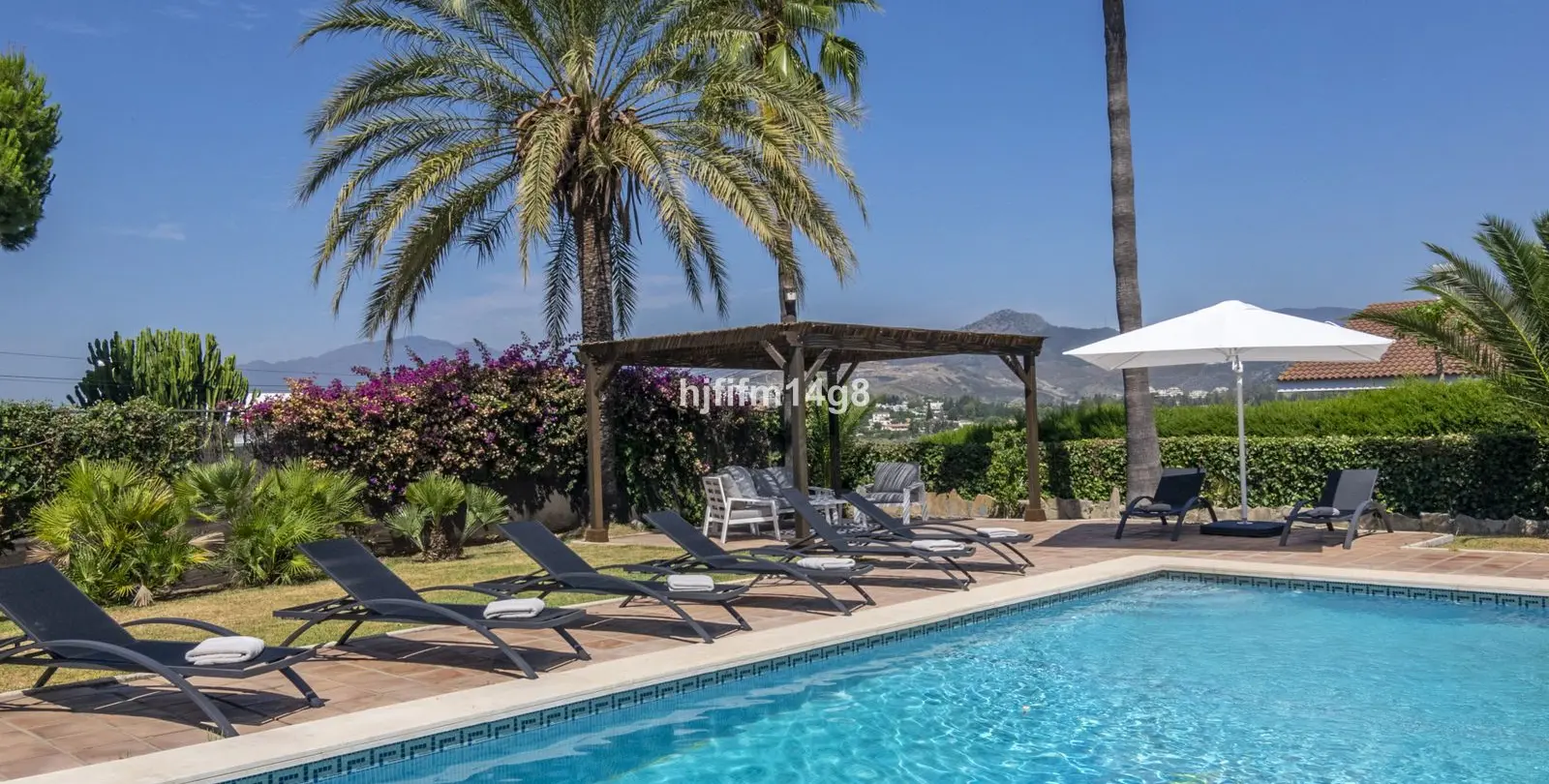Sale of detached villa in San Pedro de Alcántara 53