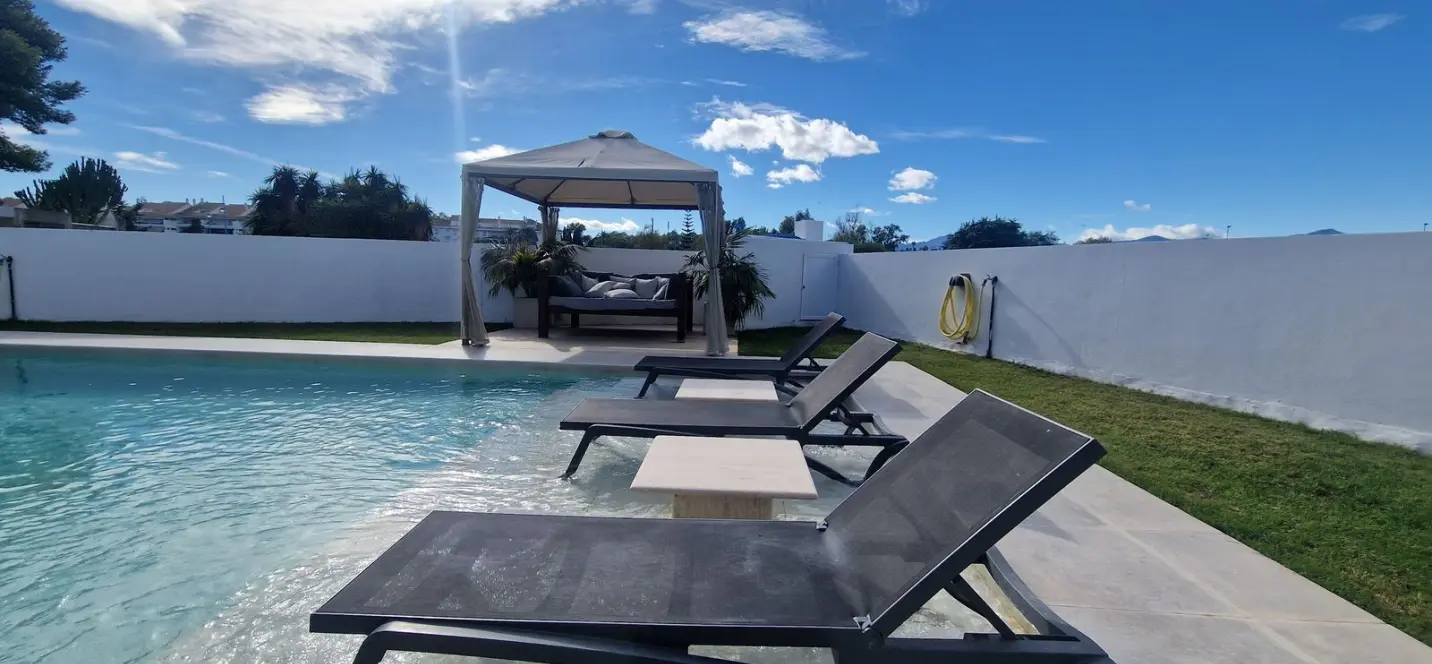 Sale of detached villa in San Pedro de Alcántara 2