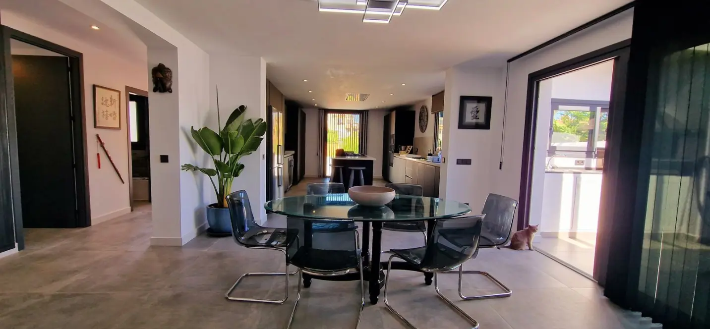 Sale of detached villa in San Pedro de Alcántara 3