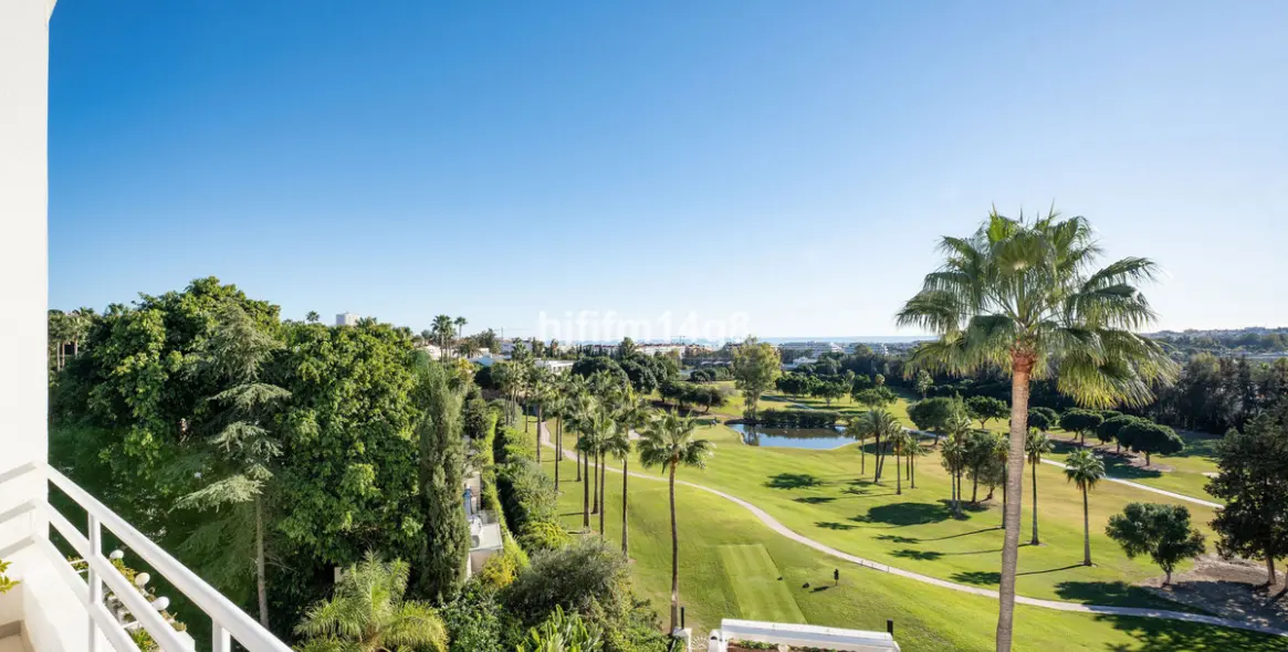 Sale of penthouse duplex in Nueva Andalucía 1