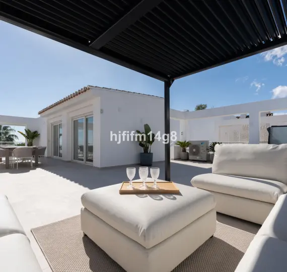Sale of penthouse duplex in Nueva Andalucía