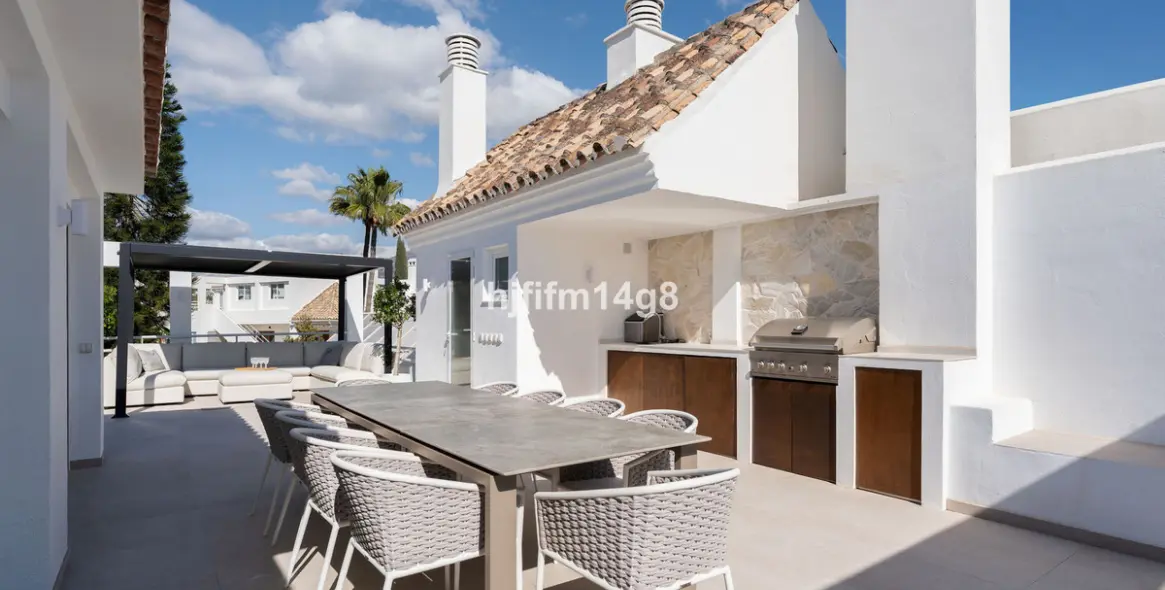 Sale of penthouse duplex in Nueva Andalucía 3