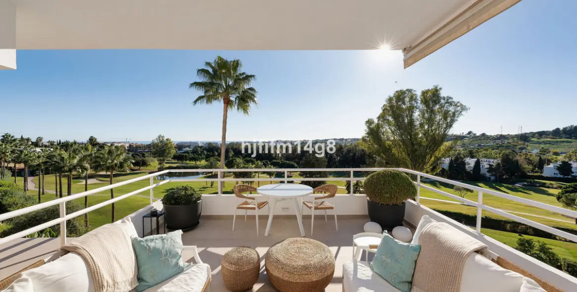 Sale of penthouse duplex in Nueva Andalucía 4