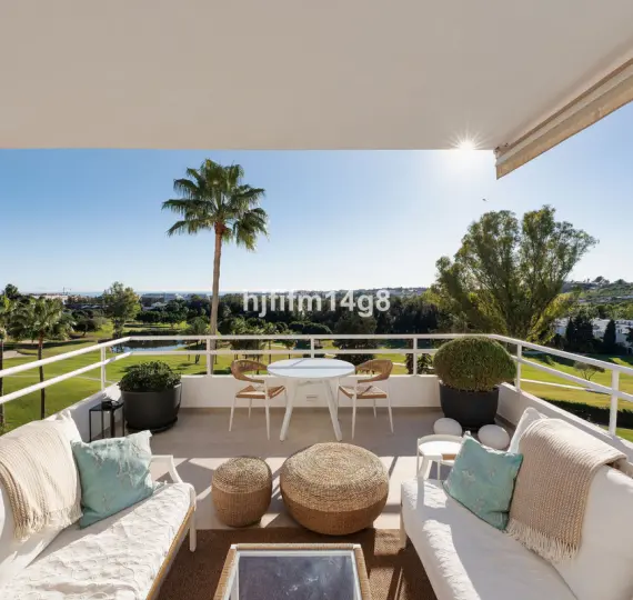 Sale of penthouse duplex in Nueva Andalucía