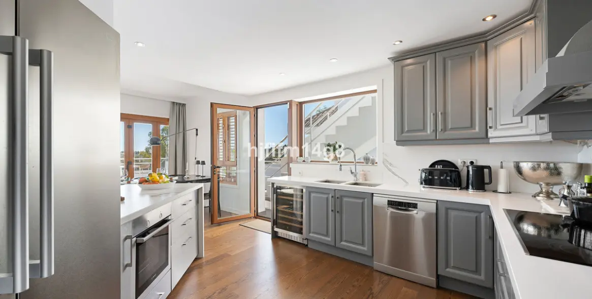 Sale of penthouse duplex in Nueva Andalucía 9