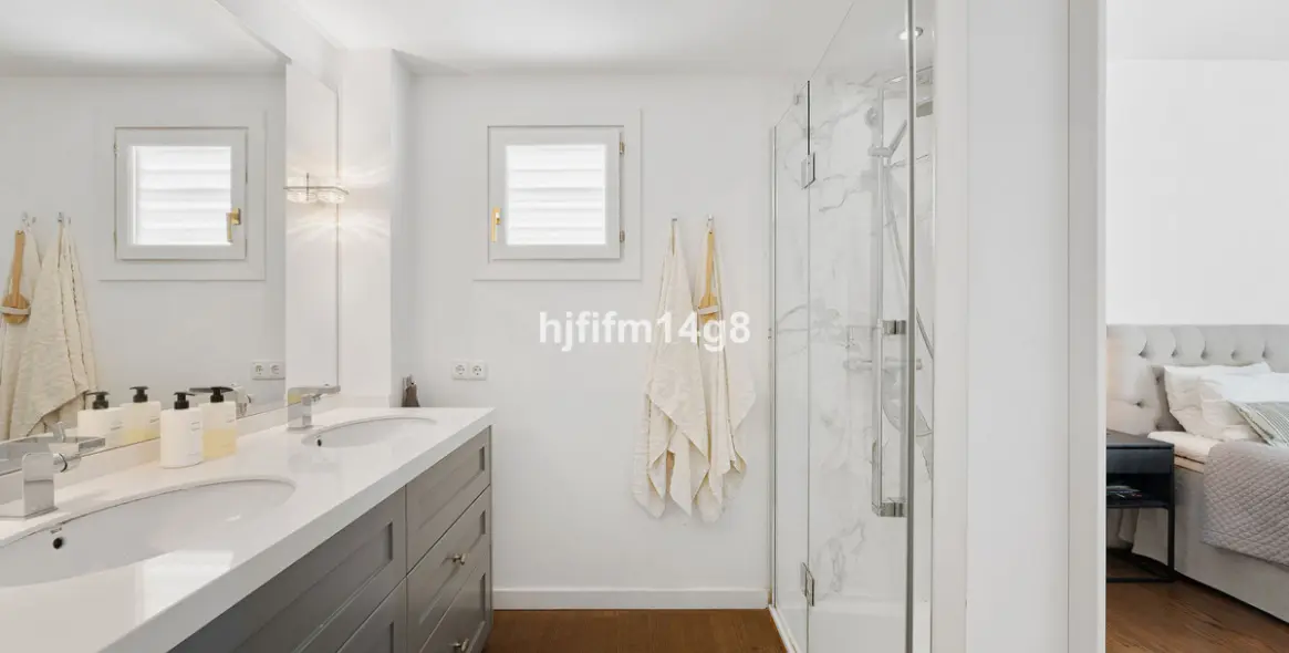 Sale of penthouse duplex in Nueva Andalucía 12