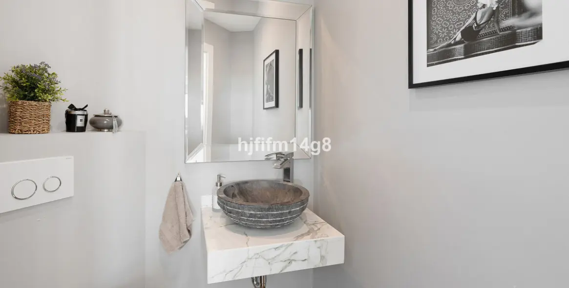 Sale of penthouse duplex in Nueva Andalucía 17