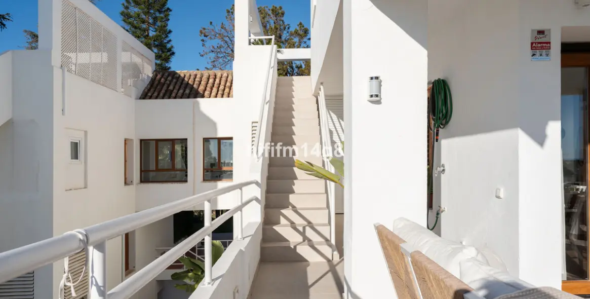 Sale of penthouse duplex in Nueva Andalucía 19