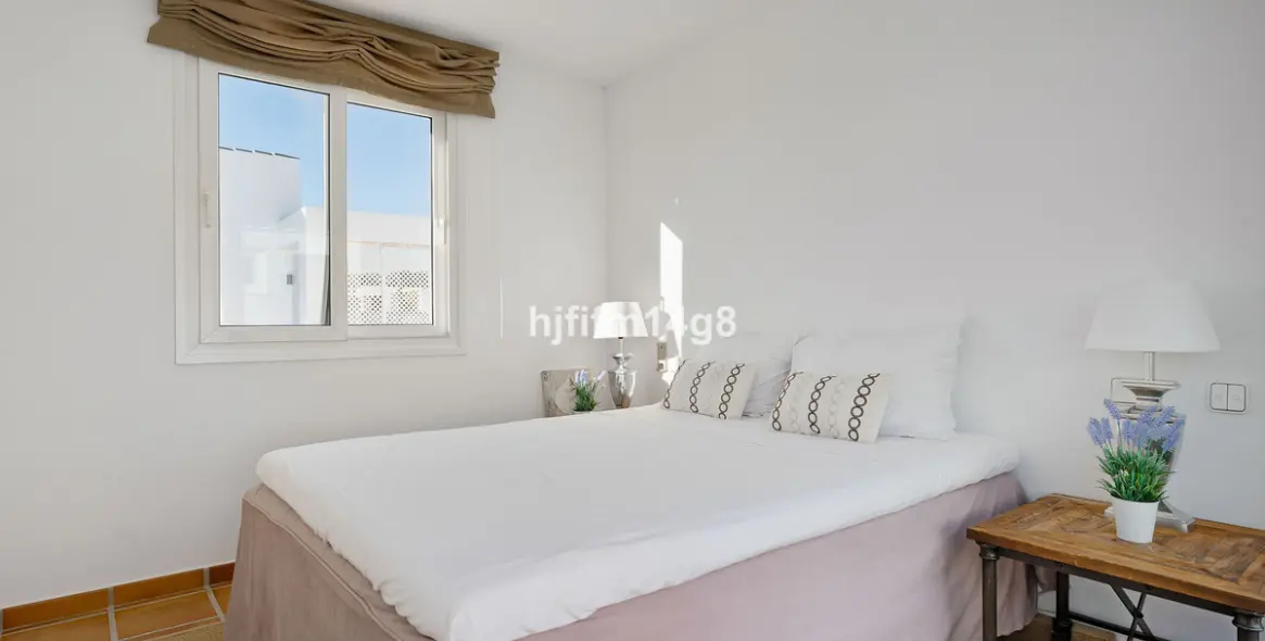 Sale of penthouse duplex in Nueva Andalucía 20