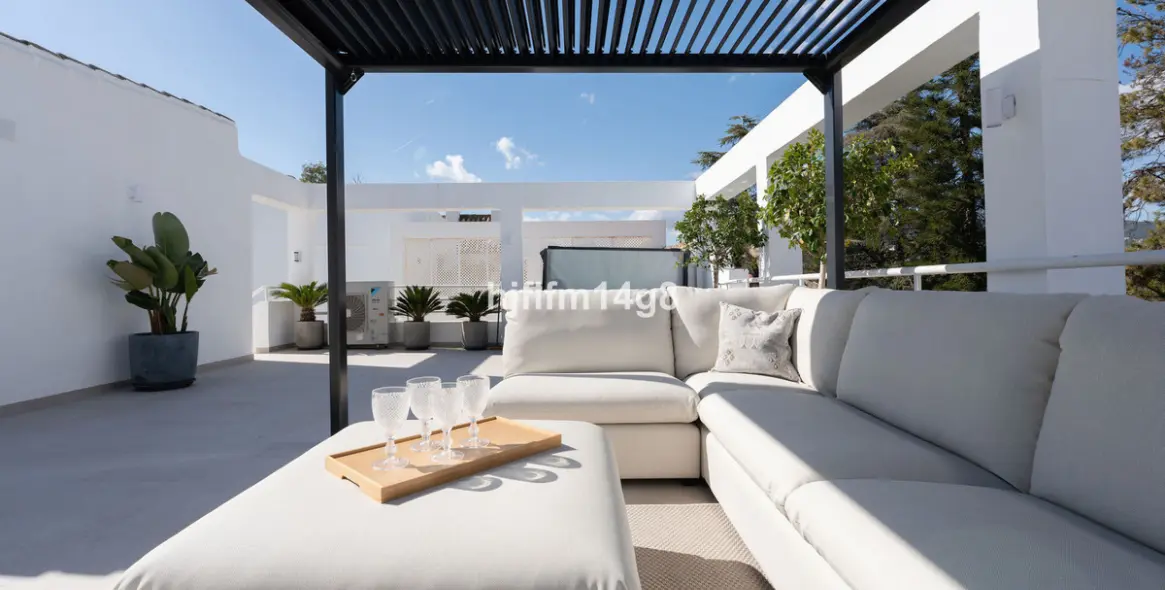 Продажа двухуровневого пентхауса в Nueva Andalucía 22