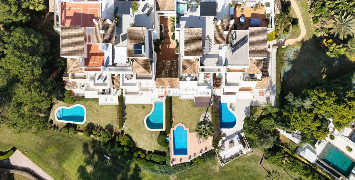 Продажа двухуровневого пентхауса в Nueva Andalucía 30