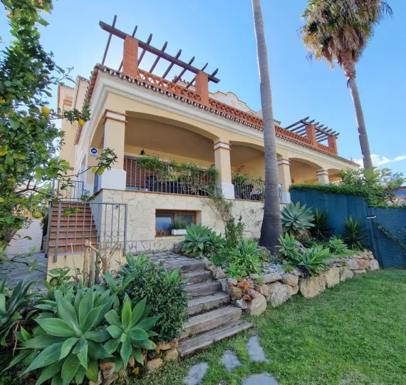 Venta de casa pareada en Marbella