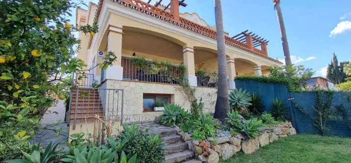 Venta de casa pareada en Marbella 0