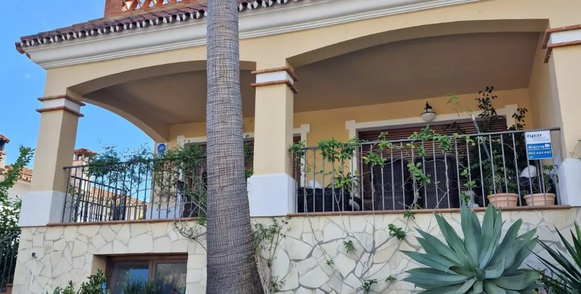 Продажа дома на две семьи в Marbella 4