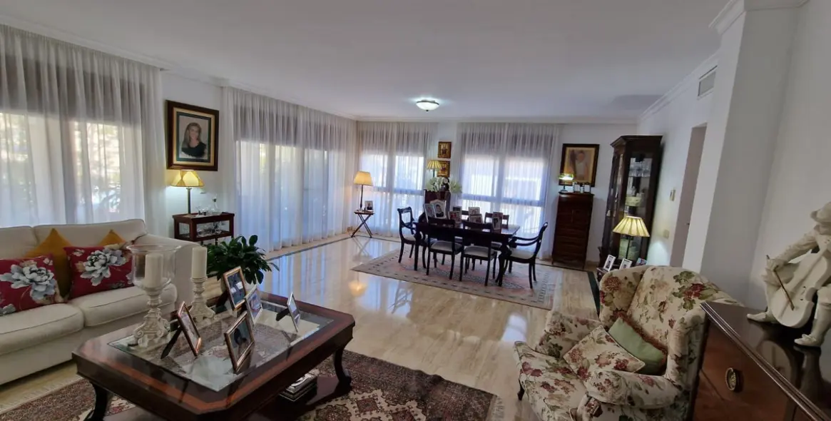 Продажа дома на две семьи в Marbella 13