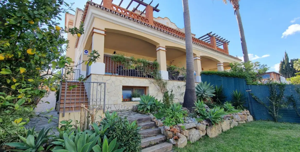 Sale of semi-detached house in Marbella 1