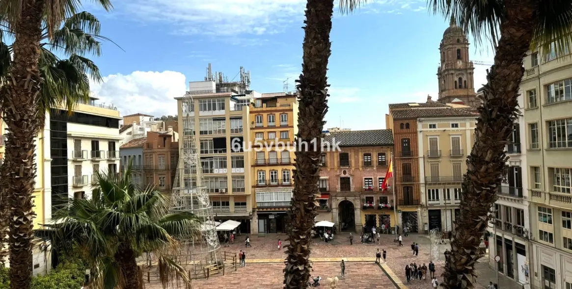 Sale of ground floor apartment in Malaga (district Málaga Centro) 1