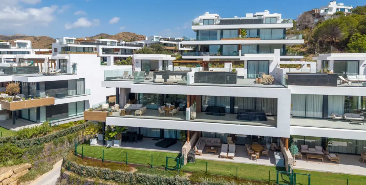 Sale of penthouse duplex in Artola 21