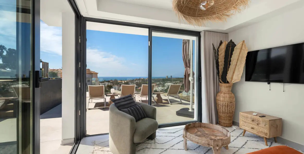 Sale of penthouse duplex in Artola 33