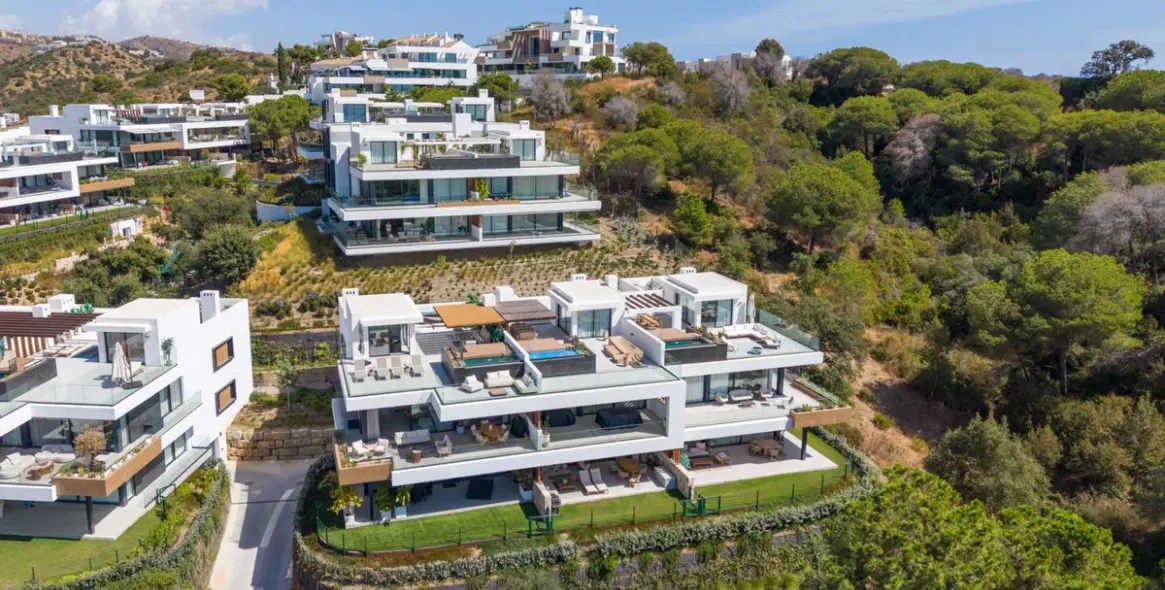 Sale of penthouse duplex in Artola 37