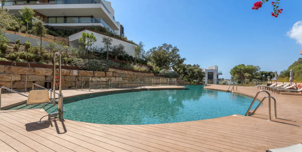 Sale of penthouse duplex in Artola 42