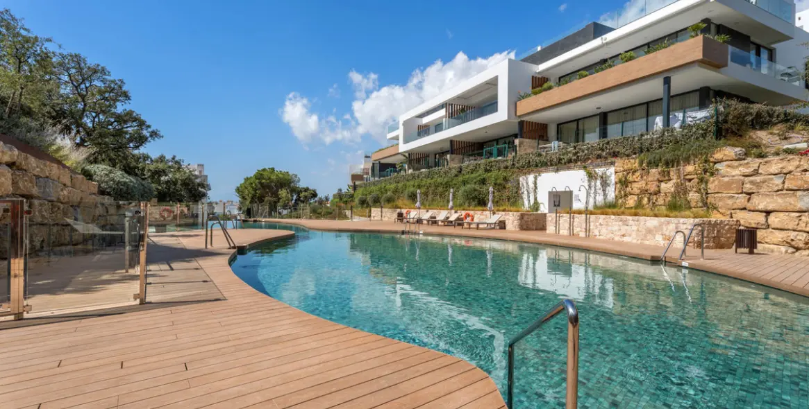 Sale of penthouse duplex in Artola 43