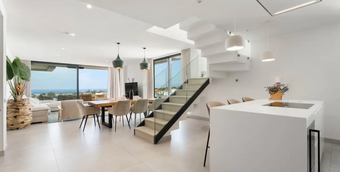Sale of penthouse duplex in Artola 1