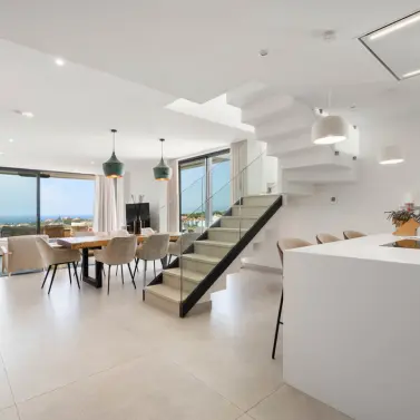 Sale of penthouse duplex in Artola