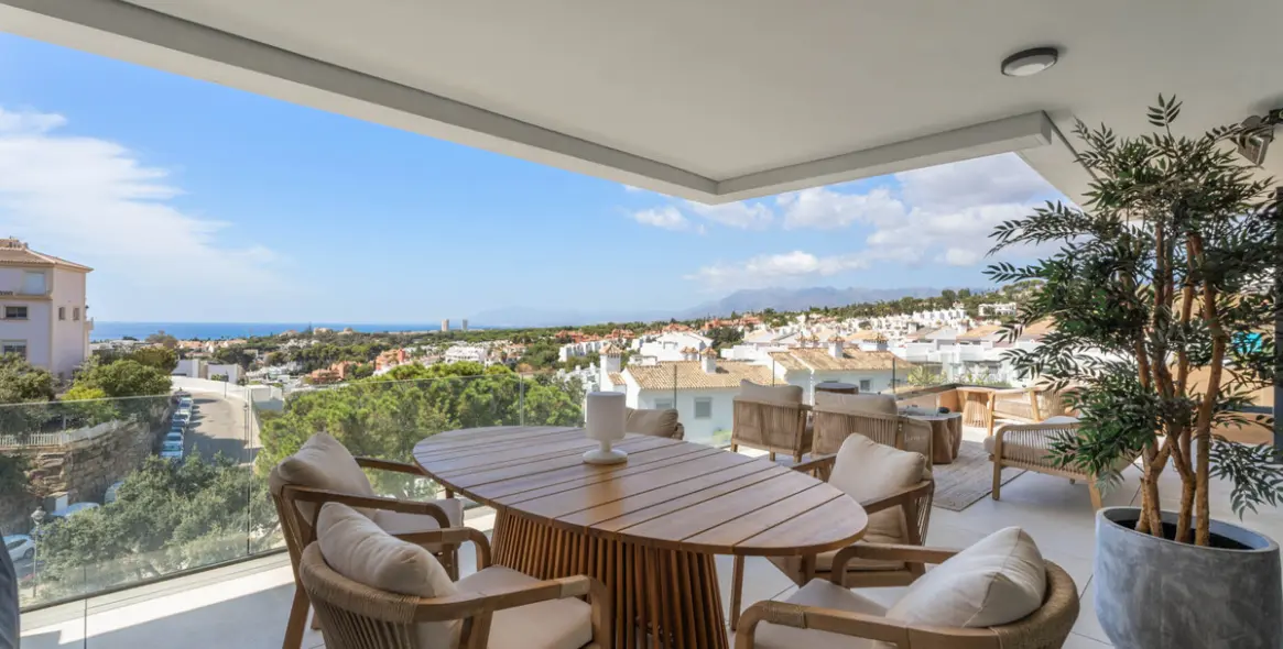 Sale of penthouse duplex in Artola 2