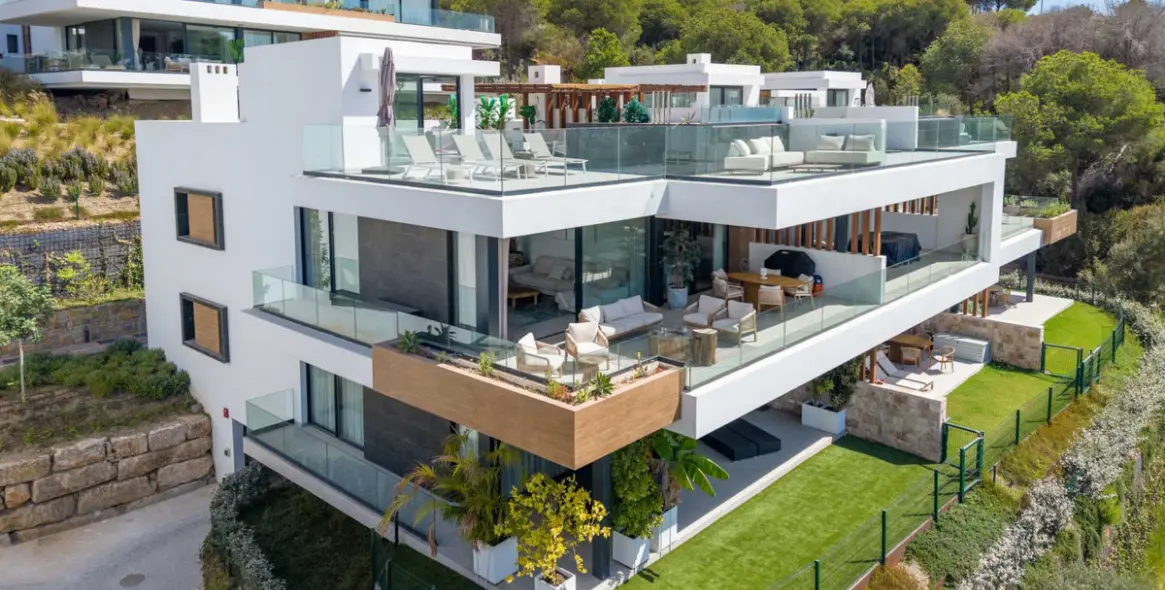 Sale of penthouse duplex in Artola 3