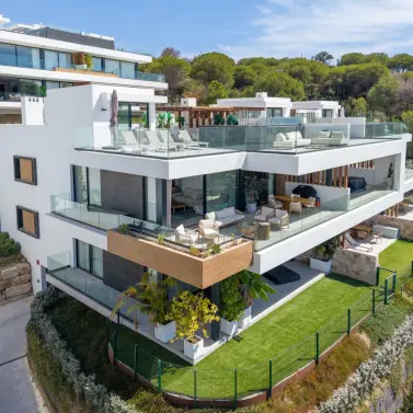 Sale of penthouse duplex in Artola