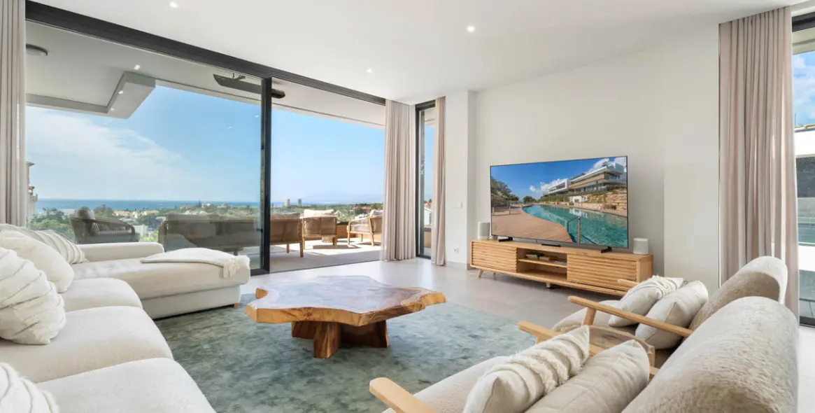 Sale of penthouse duplex in Artola 4